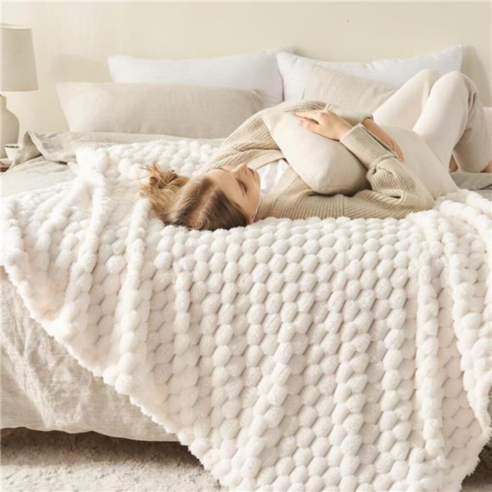 Super Soft Throw Blanket Ivory Premium Silky Flannel Fleece 3D Clouds 50"x60" - Picture 3 of 6
